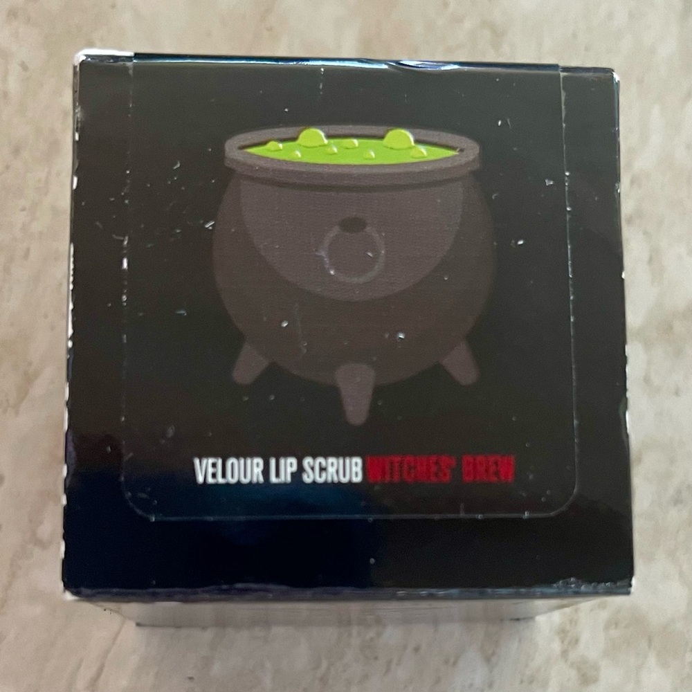 Jeffree Star Velour Lip Scrub in Witches’ Brew 1 oz./30 g - New in Box - Picture 3 of 4